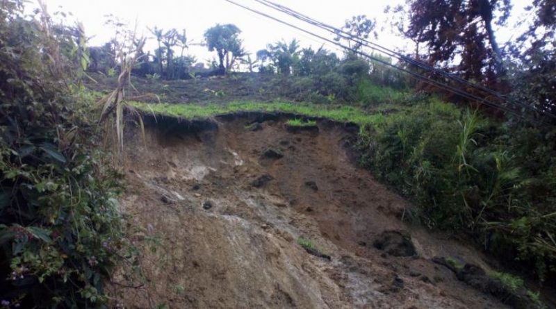 Doce casas evacuadas por deslizamientos en corregimiento de Medellín