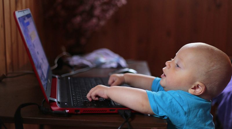 Acusan a YouTube de recopilar ilegalmente datos personales de menores de edad