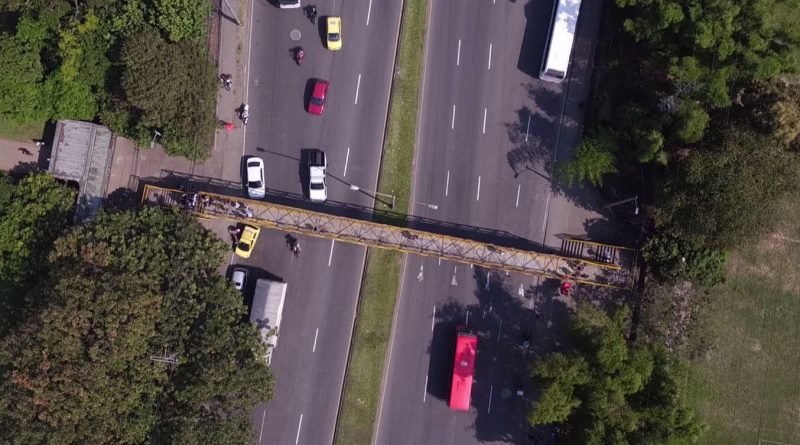 Alcaldía de Medellín realiza mejoramiento de puentes peatonales de la ciudad