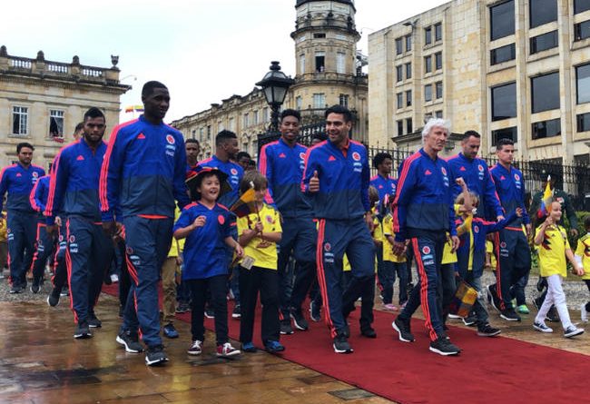 la selección Colombia y Pékerman reciben condecoración del Presidente Santos previo al Mundial