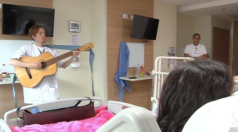 Pacientes del Pablo Tobón Uribe facilitan su hospitalización por medio de la música