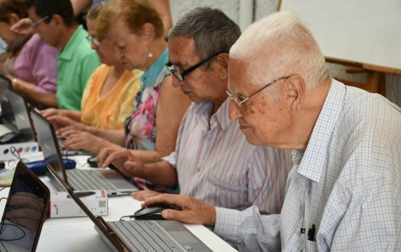Abuelitos de la nueva era digital en Medellin