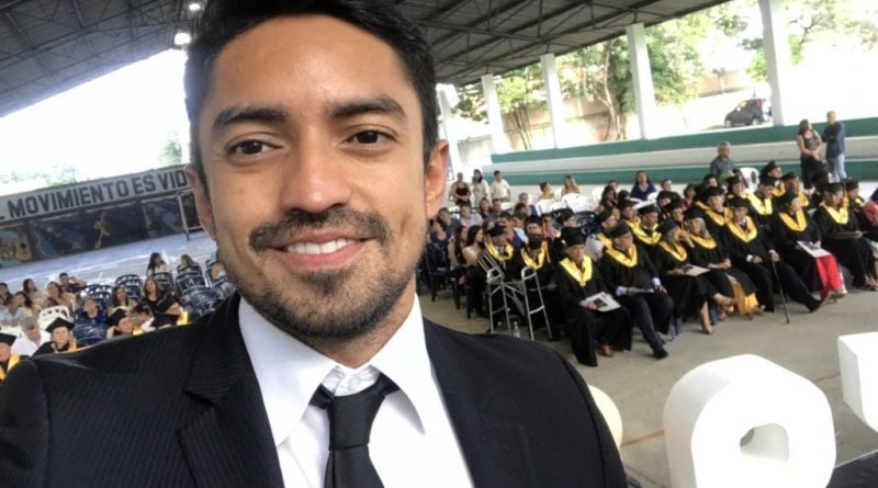 Ronald Mayorga: Después de 40 años, alumnos hicieron su ceremonia de grado