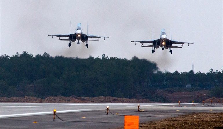 Avión ruso está en Venezuela entre reportes de llegada de militares