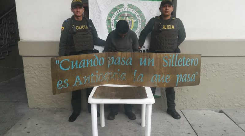 Hombre que hurtó placas de escultura silletera deberá responder por receptación
