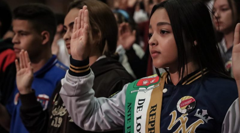 Se posesionaron 1.400 líderes estudiantiles en Medellín