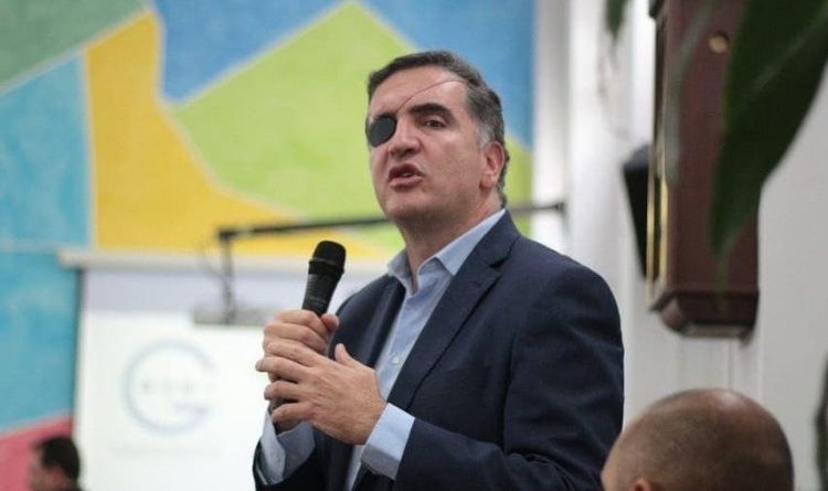 Mauricio Tobón entregó 136.356 mil firmas