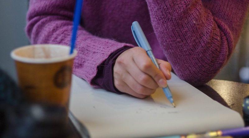¿Es capaz de dibujar una mano?: Un tutorial de bosquejo invade la Red con graciosos resultados