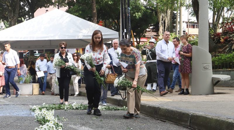 Conmemoran víctimas de carro bomba en Parque Lleras en el 2001