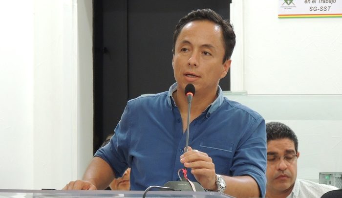 Alcalde Leonardo Puentes ilumina sectores en Yopal con lámparas inteligentes