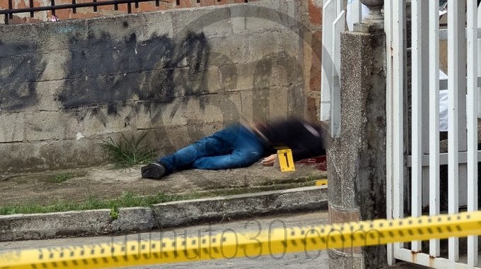 Acribillaron a un hombre cerca de una iglesia en Bello