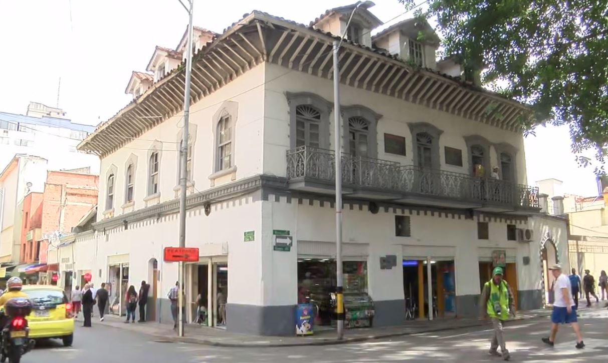 Por modificar una casa del año 1870, propietario pagaría millonaria multa