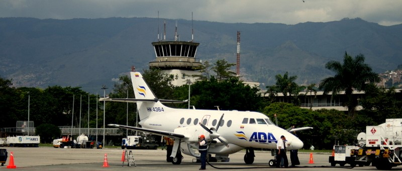 Por falta de recursos, aerolínea ADA suspenderá contrato a 210 empleados