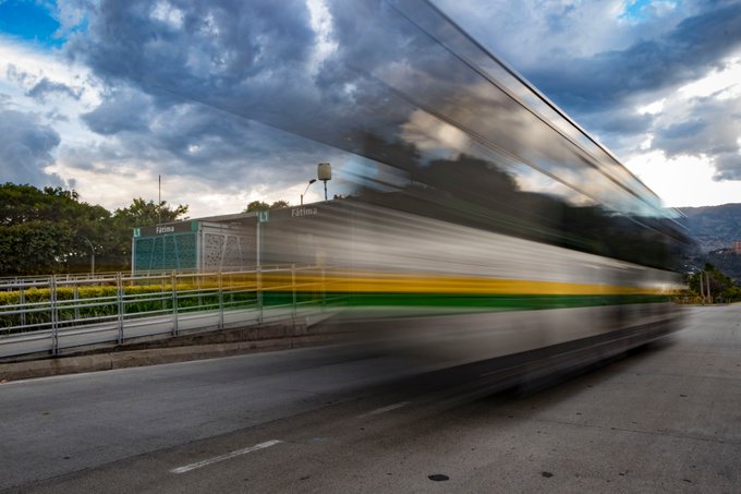 Los 64 buses eléctricos que llegarán a Medellín quedaron exentos del IVA