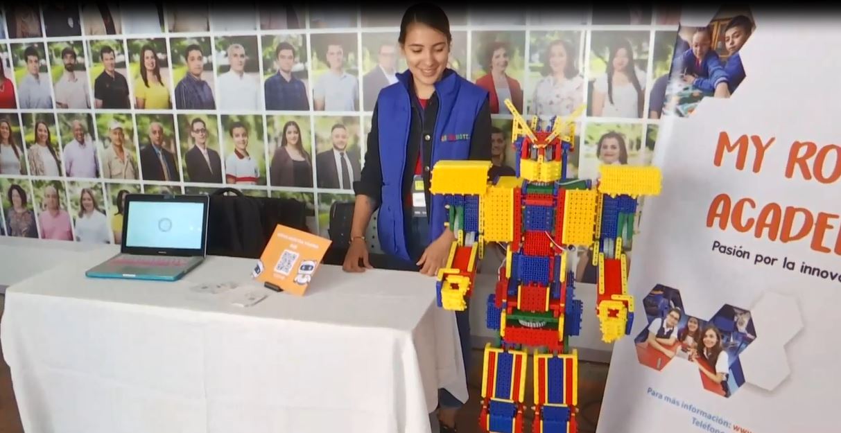 550 Docentes de Medellín participaron del Foro Stem + H