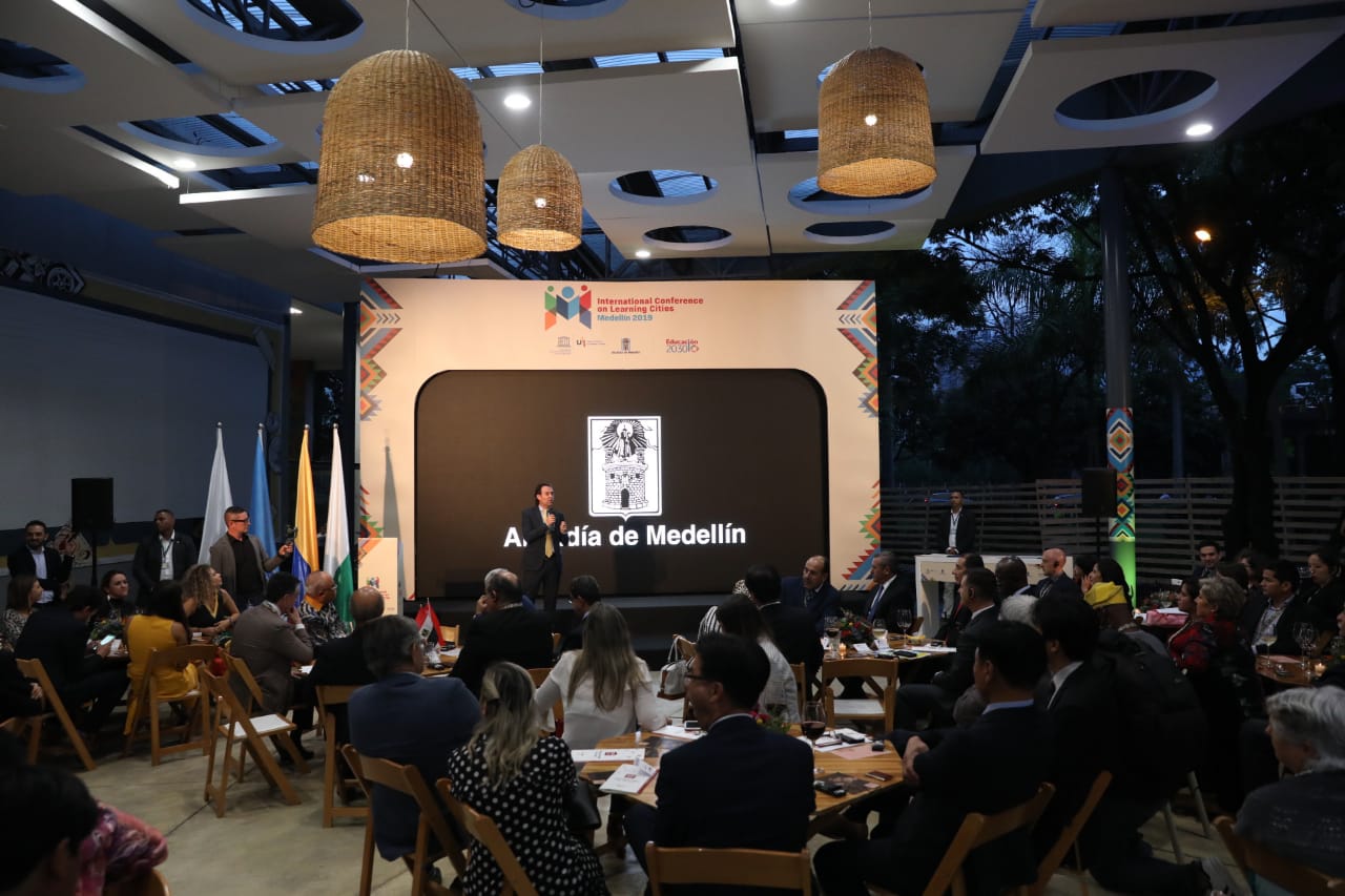 Medellín recibió galardón de la Unesco como Ciudad del Aprendizaje