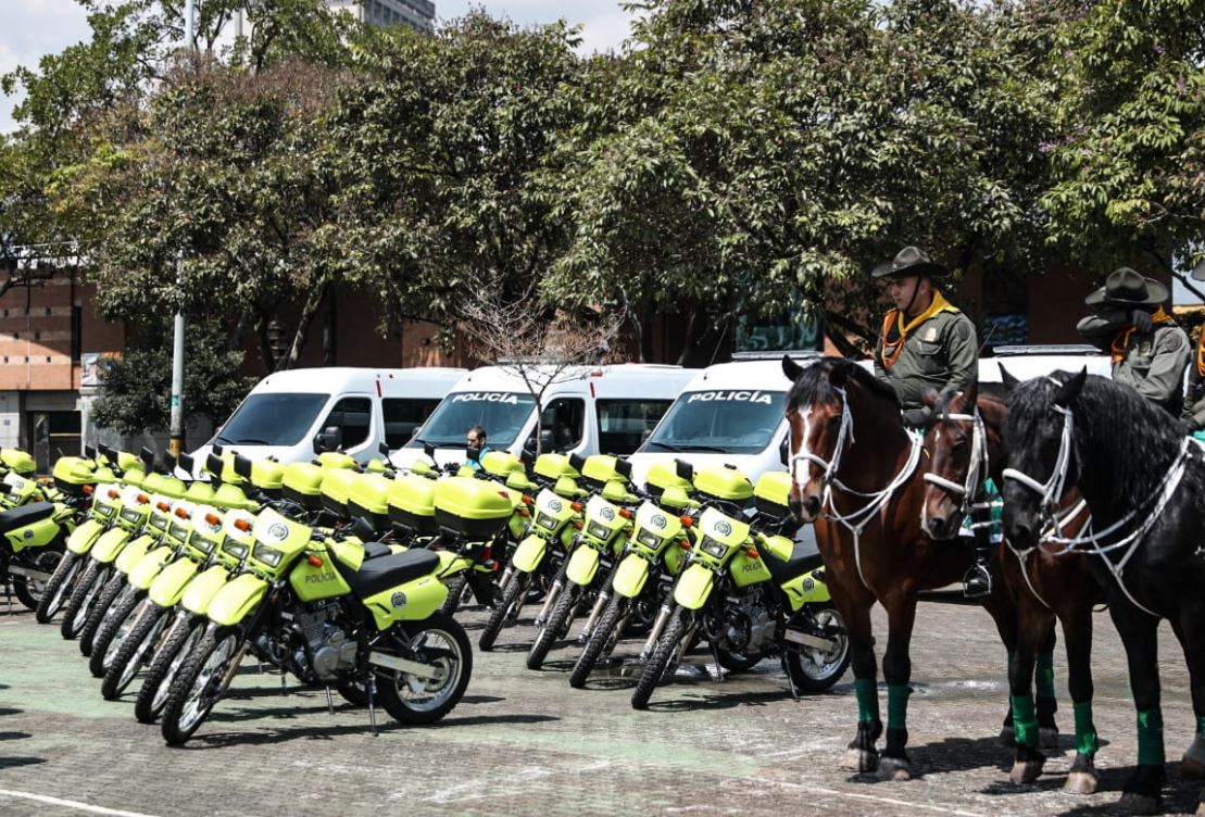 La Alcaldía de Medellín entregó 73 vehículos a la Policía Nacional