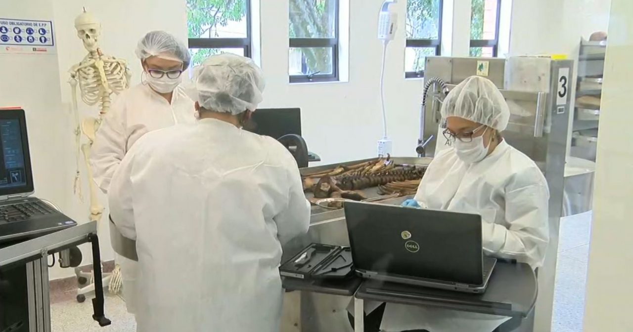Alcaldía de Medellín y Fiscalía buscan identificar 300 restos humanos
