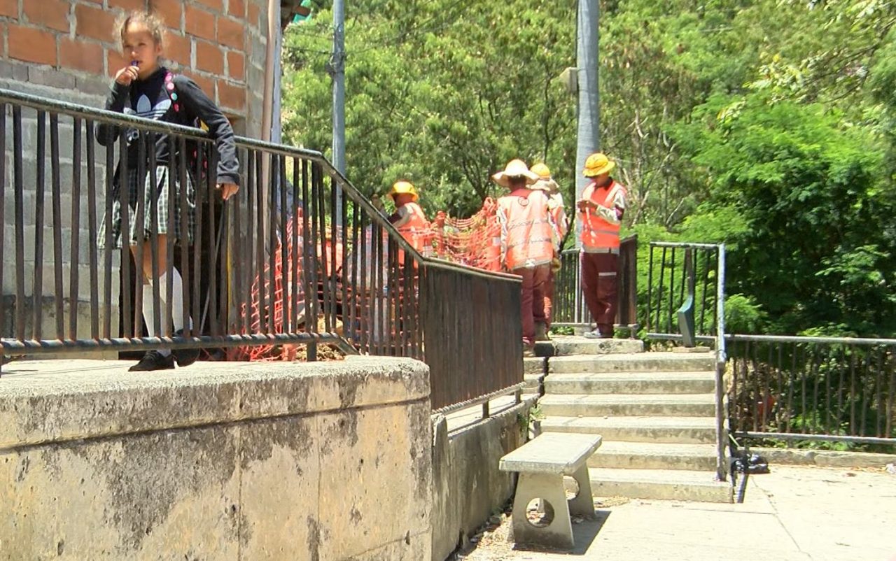18 personas fueron evacuadas en barrio Andalucía La Francia por deslizamiento de tierra
