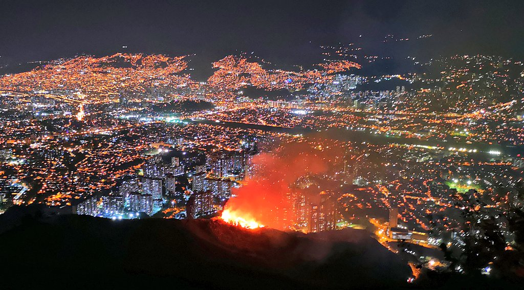 Tratan de controlar nuevo incendio forestal en el Cerro de las Tres Cruces