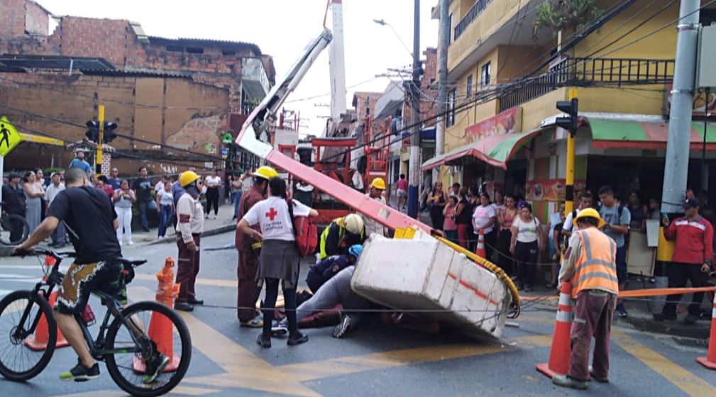 Dos personas lesionadas por accidente de carro canasta en Itagüí
