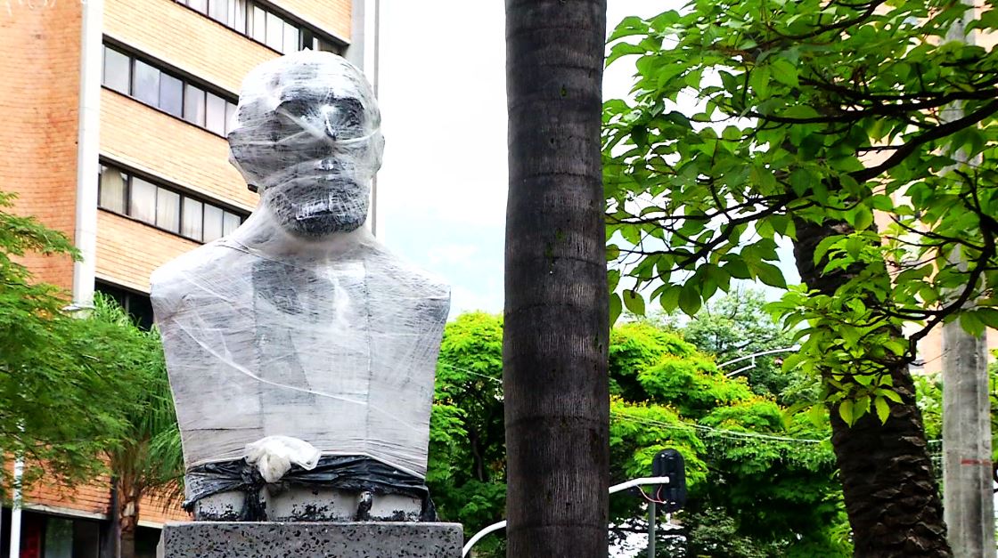 Avanza la renovación de las esculturas en la Av. La Playa