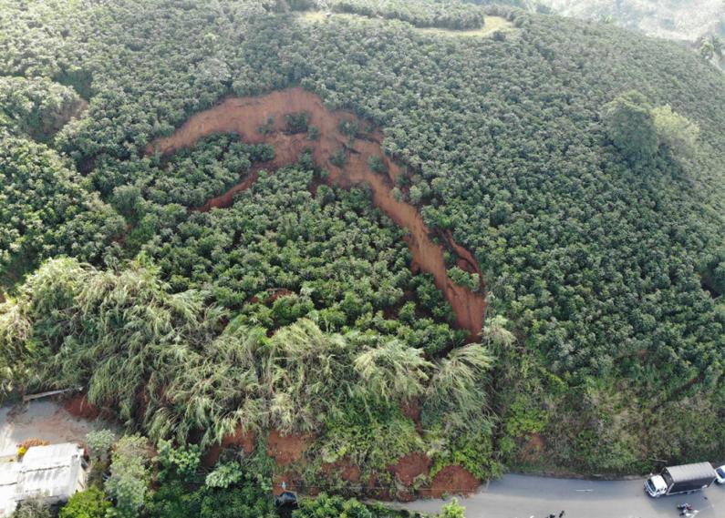 Vías de tres municipios de Antioquia afectadas por Derrumbe