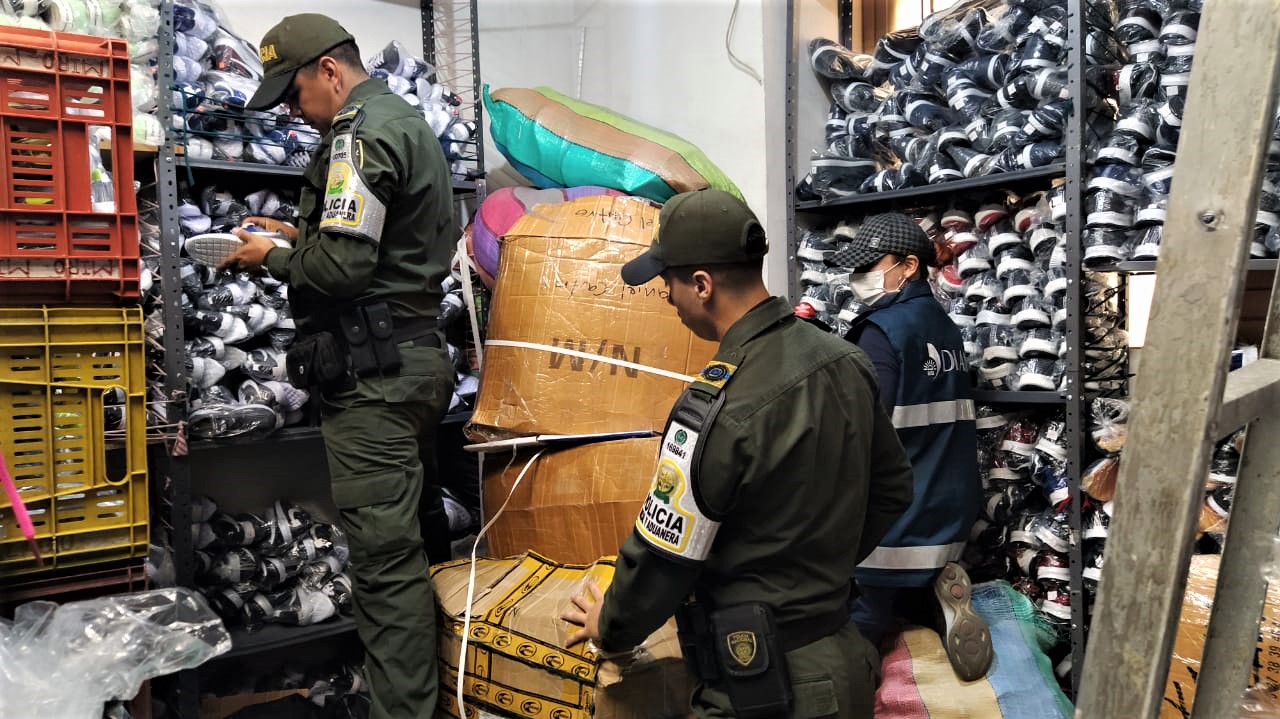 Autoridades decomisaron mercancía falsificada avaluada en 1.000 millones