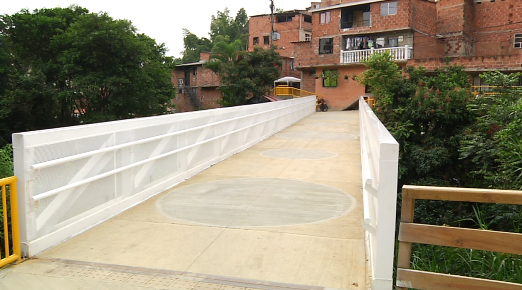 Puente peatonal entre Belén Rincón y El Ñeque ya está habilitado