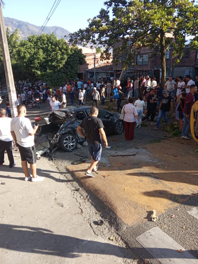 Una volqueta arrolló a tres vehículos y dejó varias personas lesionadas