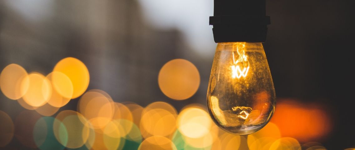Hace 30 años una pareja en la Comuna 13 no cuentan con energía eléctrica