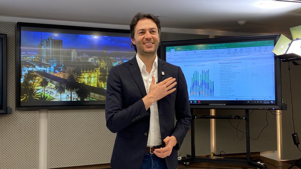 El Alcalde de Medellín recibe 100 mil pruebas de donación para Covid-19 por parte de Emiratos Árabes Unidos