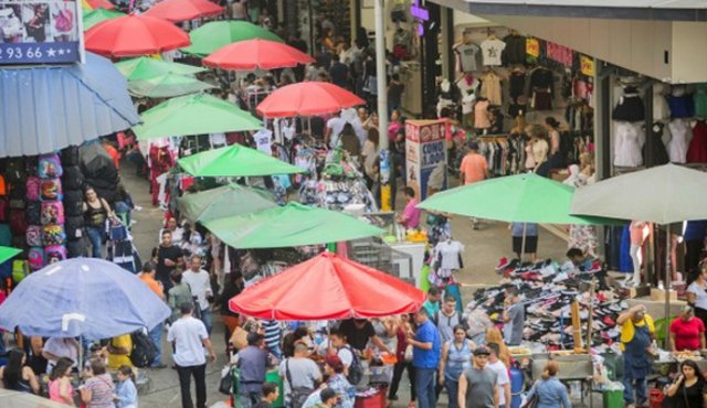 Locales comerciales en El Hueco volvieron a abrir