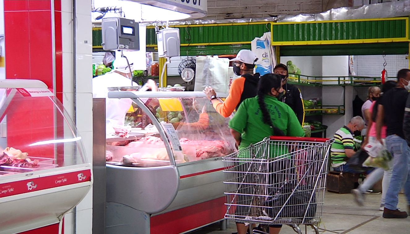 Se reanudó el servicio en los 54 locales comerciales de carne de la Plaza Minorista