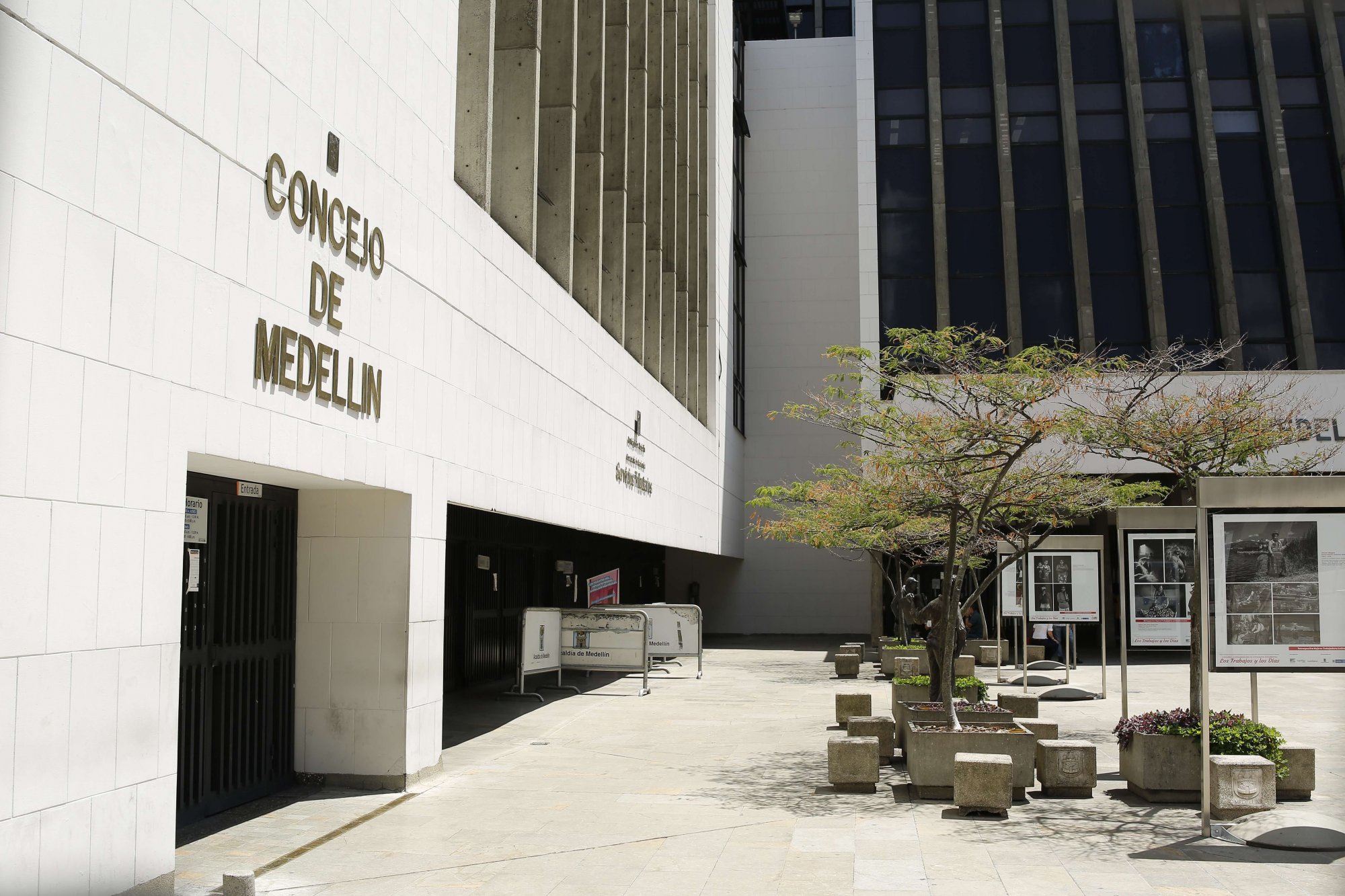 Concejales de Medellín hacen llamado al autocuidado