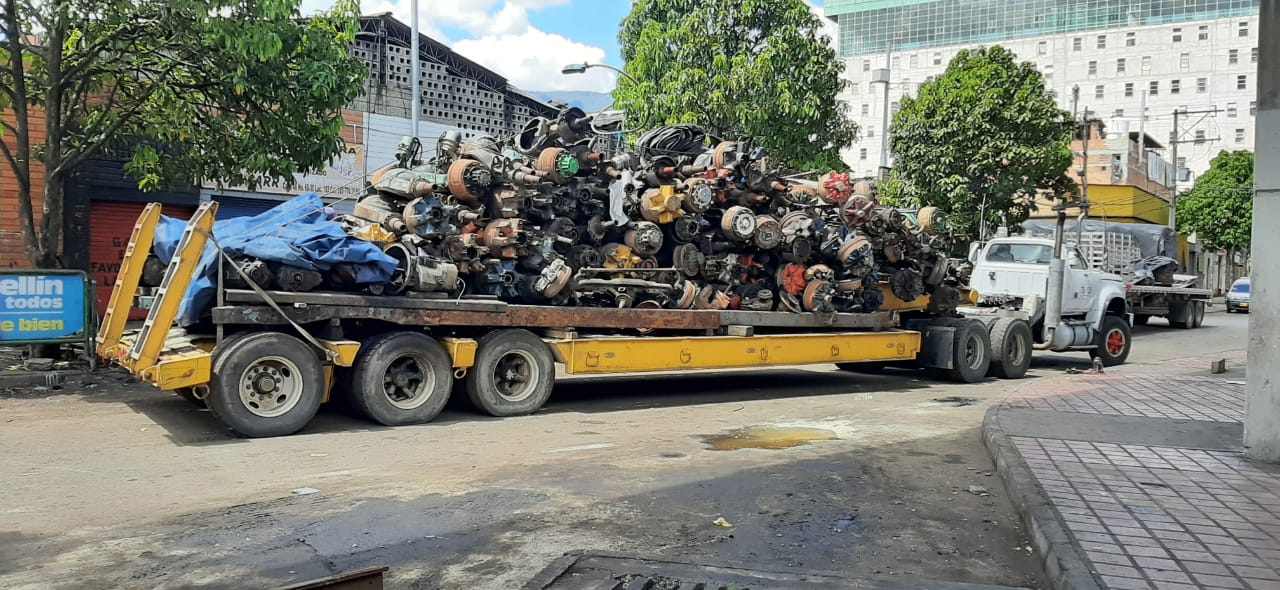 Más de 100 vehículos abandonados fueron recogidos en el Centro de Medellín