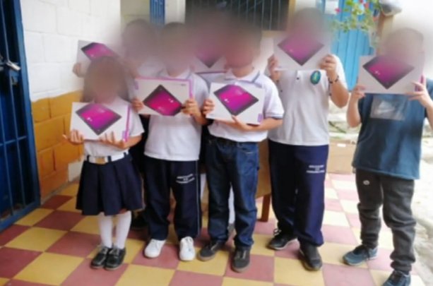62 estudiantes recibieron tablets para facilitar procesos de conectividad