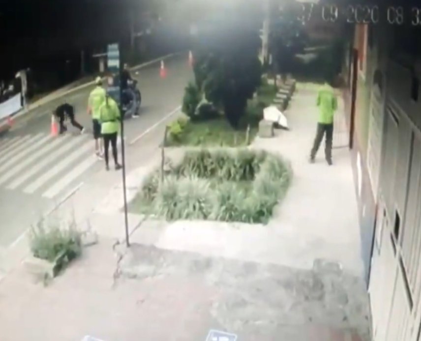 Sancionan a dos hombres que invadieron en una moto la ciclovía de Pedregal