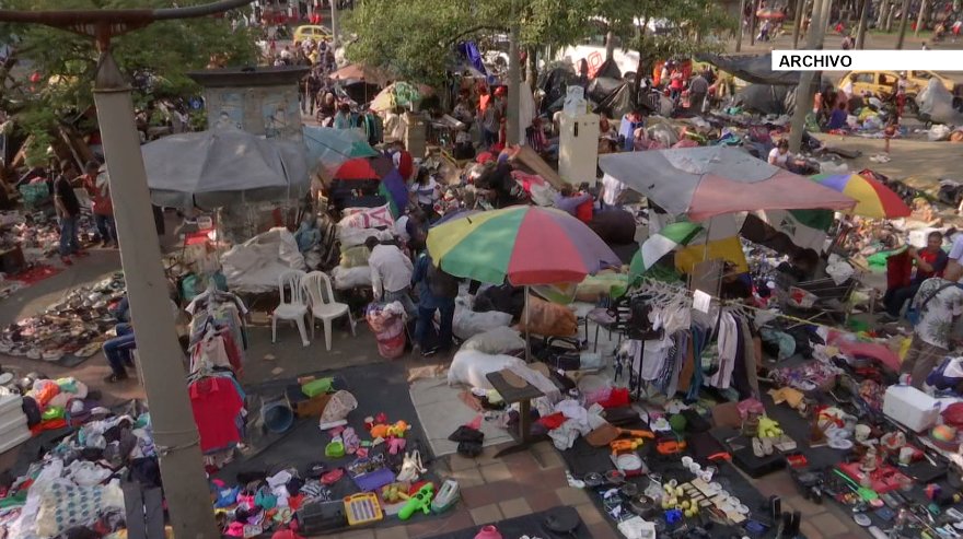 Alcaldía analiza situación de comerciantes ubicados en los bajos de la estación Prado