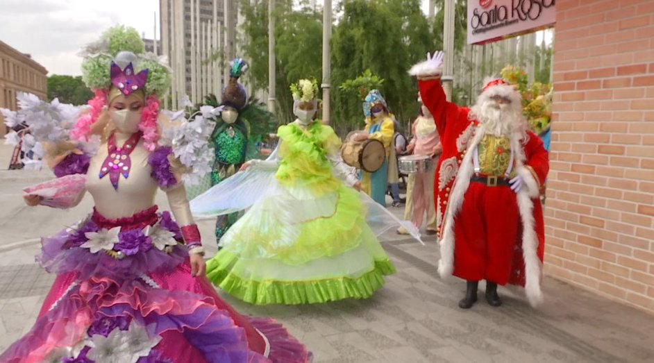 Con música y campañas cívicas recibieron en el Centro de Medellín la Navidad