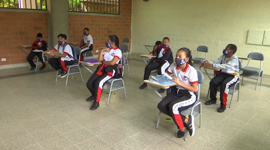 Instituciones educativas regresarán a la alternancia en el 2021