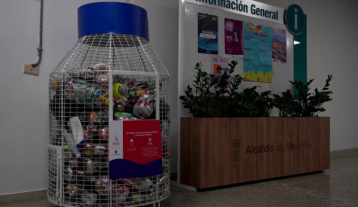 Alcaldía de Medellín aprovecha el 90 % de los plásticos que usa