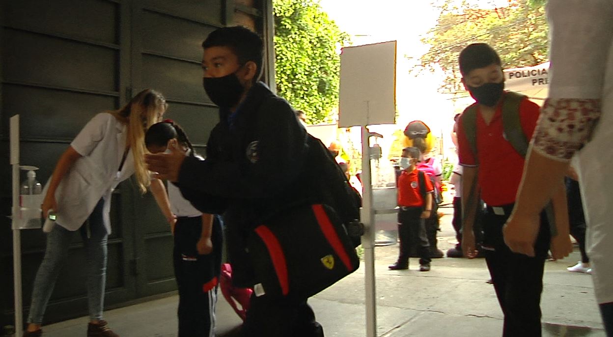 Así fue el retorno de los niños a clases en modo alternancia