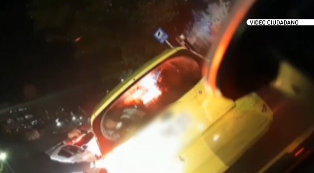 Rescatan a un hombre que estaba siendo agredido al interior de un taxi
