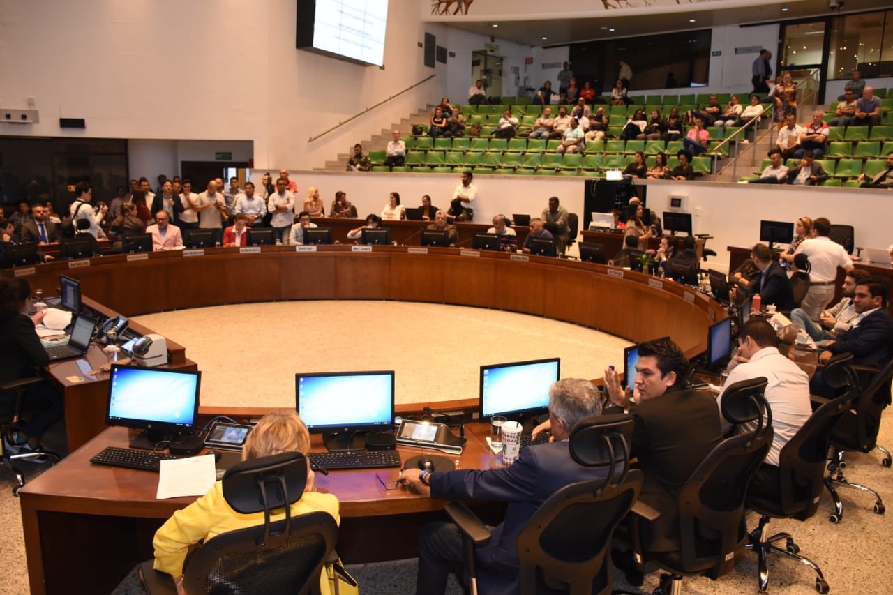 Avanza implementación de acuerdos de paz en Medellín