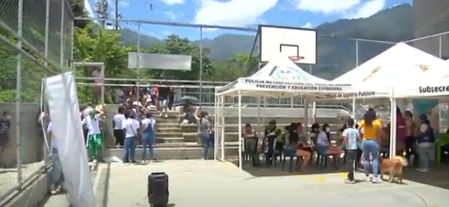 Alcaldía de Medellín realizó la Feria de Servicios en la Comuna 8