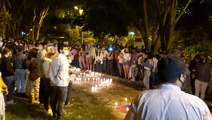 Con una velatón habitantes de Florencia pidieron paz para Colombia