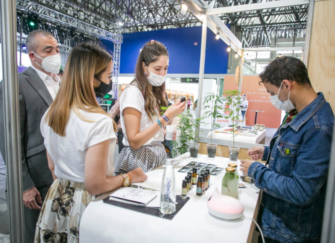 250 emprendedores participan de la feria Compra Hecho en Medellín