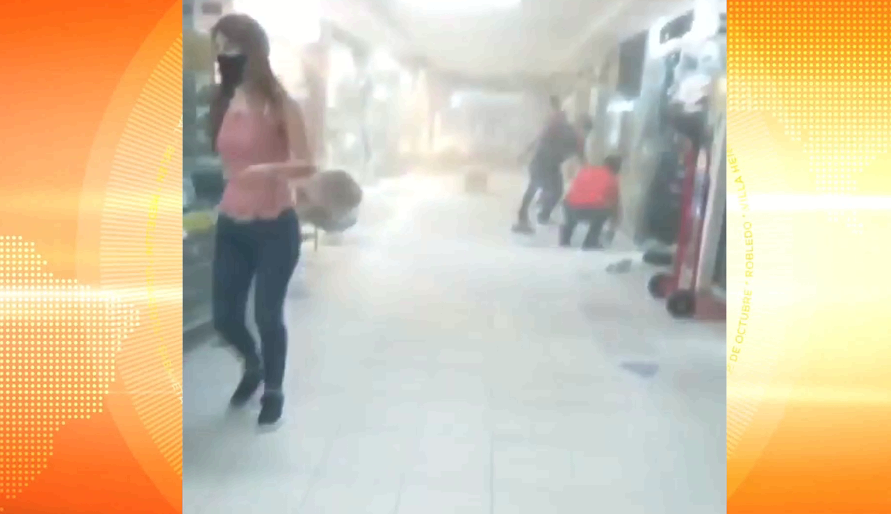 Caída de cielo raso causó pánico en el centro comercial El Diamante