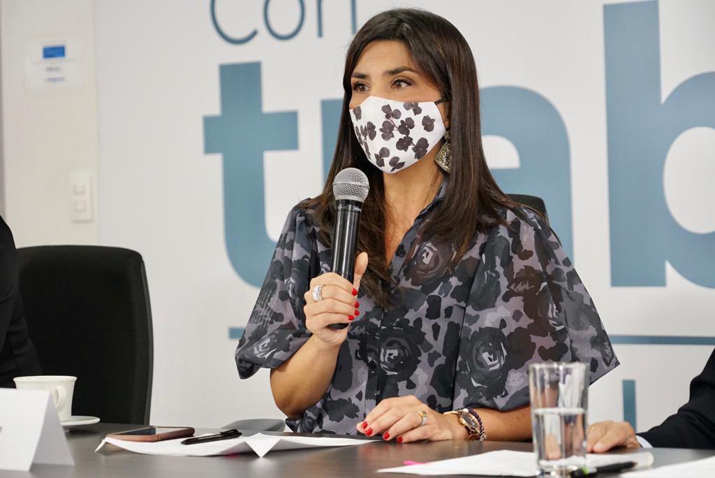 Ministra de Educación hizo llamado a docentes a retornar a las aulas